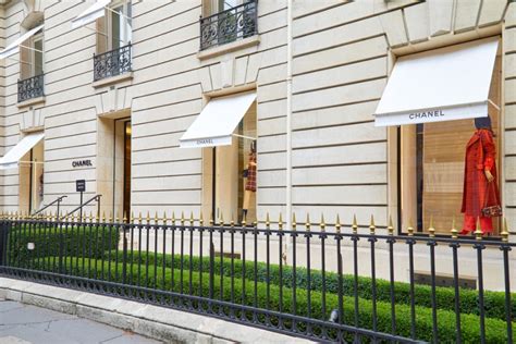 A Guide to Avenue MONTAIGNE (Everything You Should Know!).